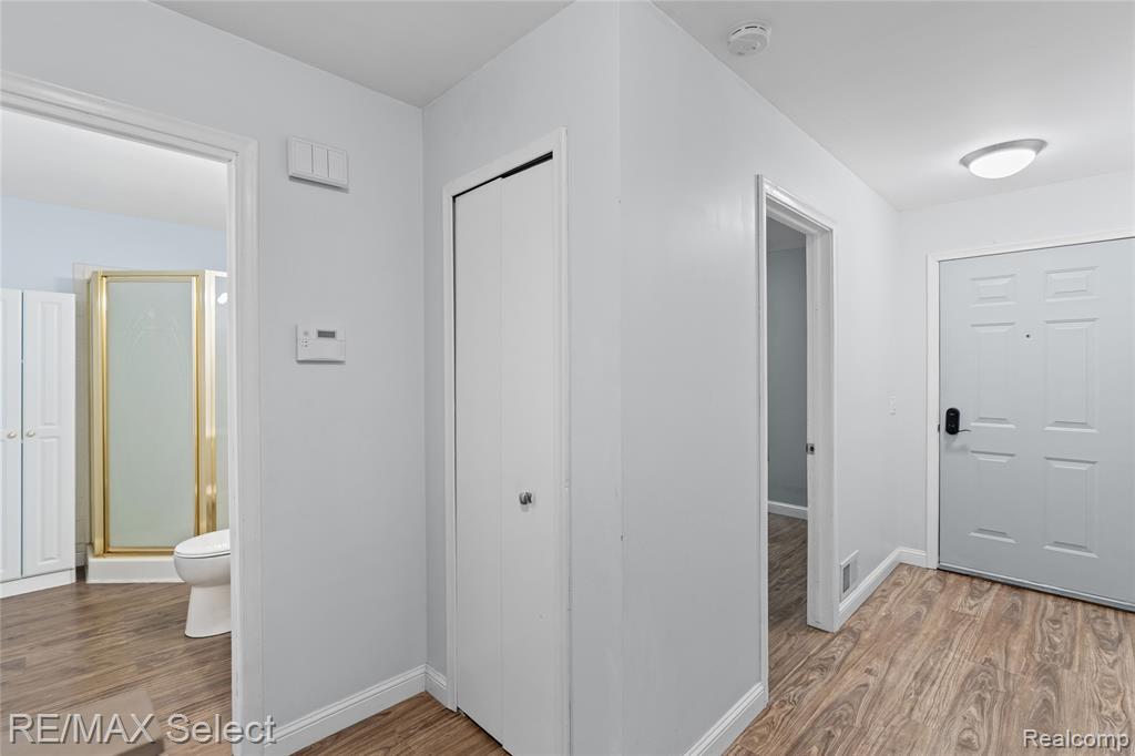 580 Oakbrook Circle, Flushing, MI 48433 — Photo 30
