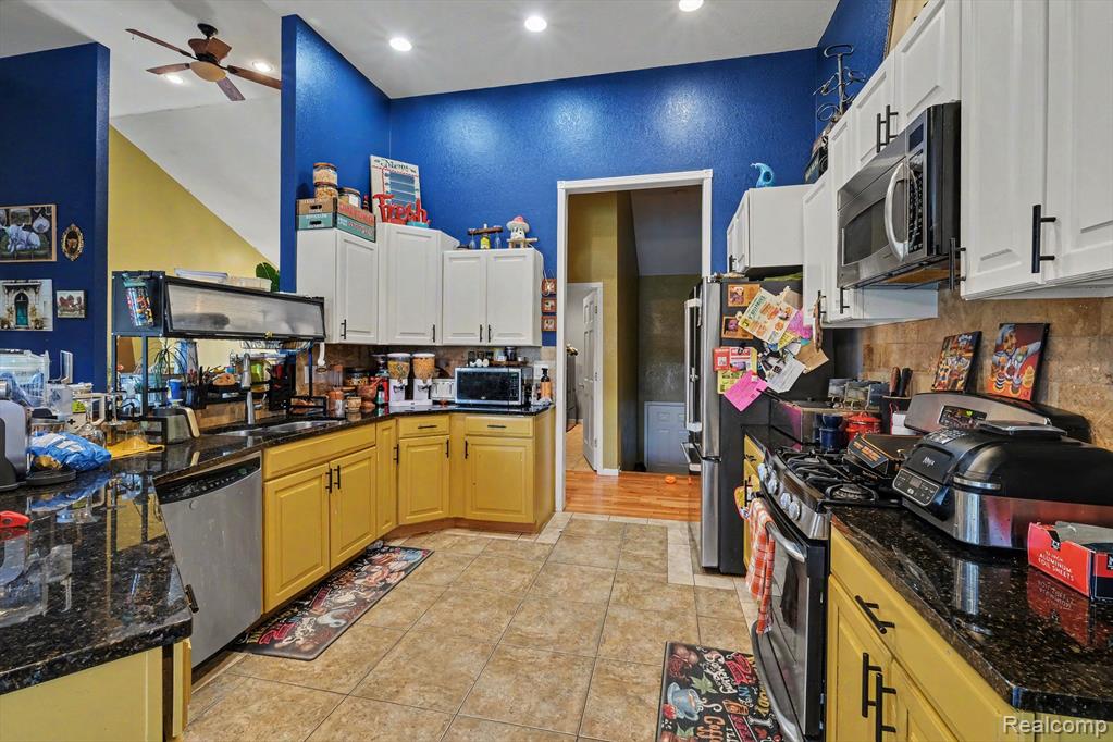4251 E Maple Avenue, Grand Blanc, MI 48439 — Photo 15