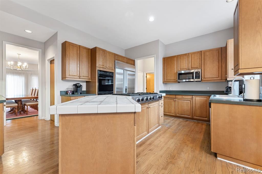 6775 Carlyle Crossing, West Bloomfield, MI — Photo 27