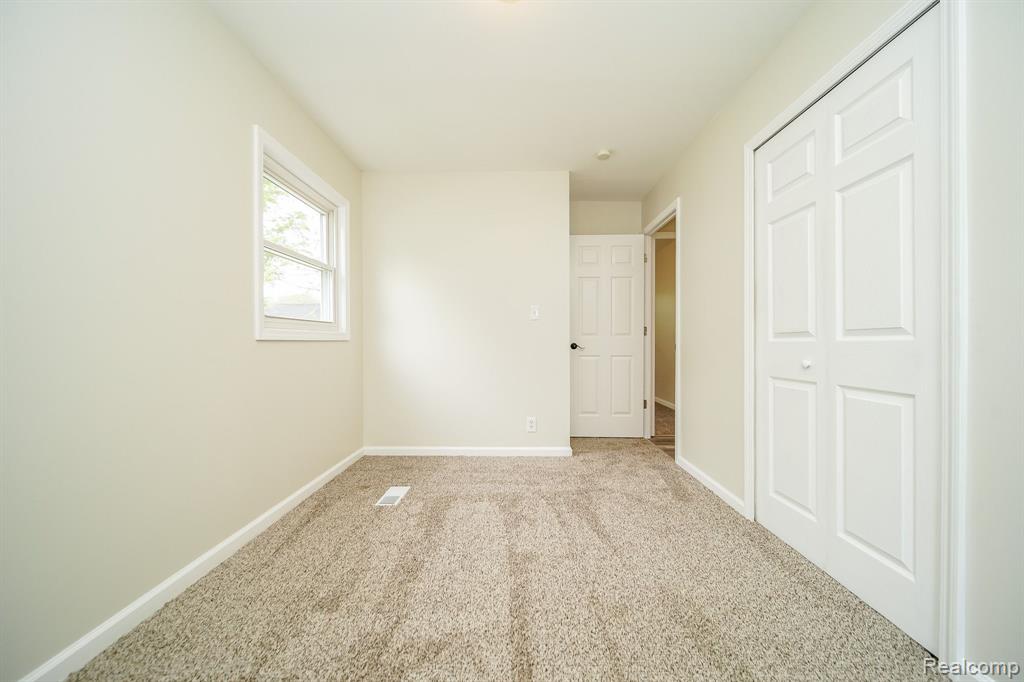 598 COVINGTON Street, South Lyon, MI 48178 — Photo 48