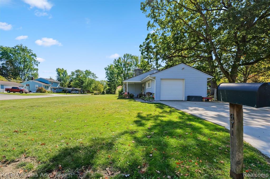 671 E Crest Lane, South Lyon, MI 48178 — Photo 35