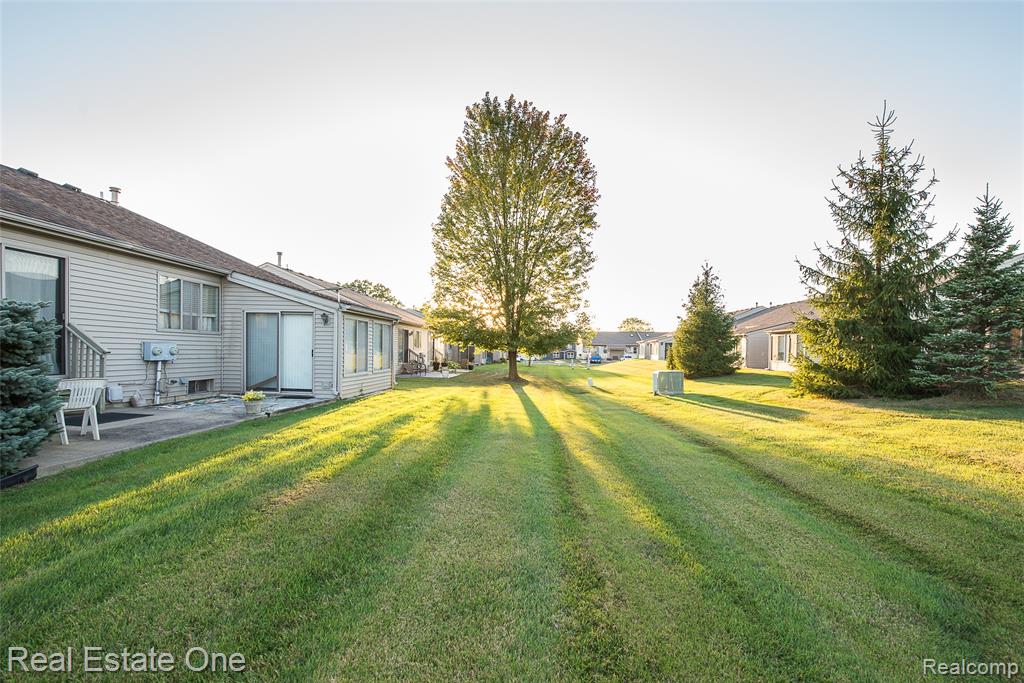 62351 ARLINGTON Circle, 1, South Lyon, MI 48178 — Photo 36