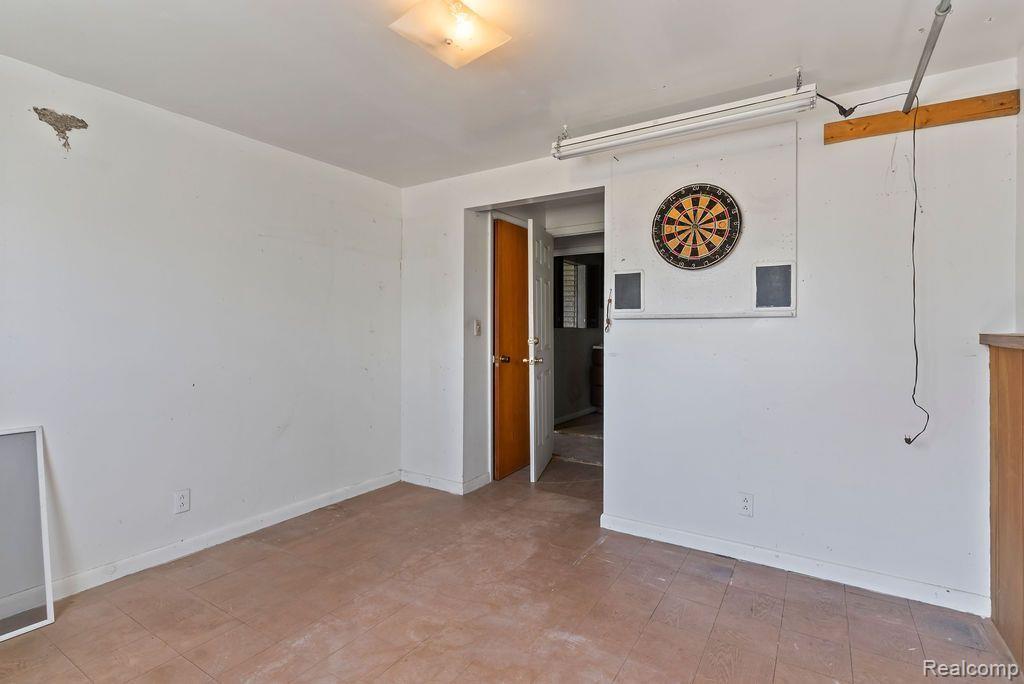 4302 ESTA Drive, Flint, MI 48506 — Photo 16