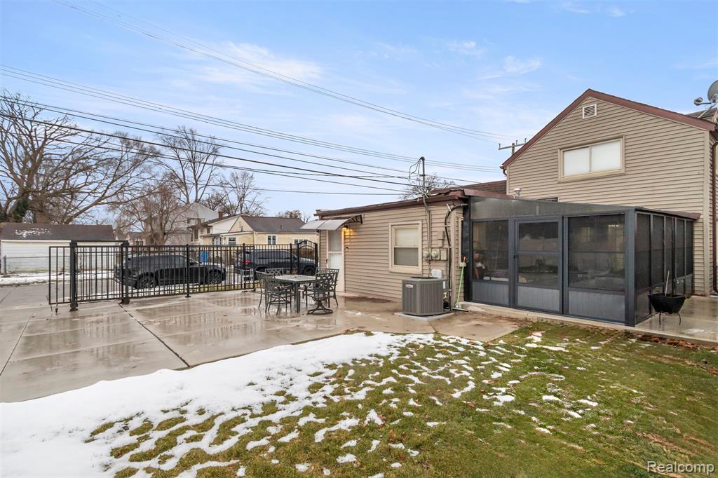 4221 Campbell Street, Dearborn Heights, MI 48125 — Photo 32