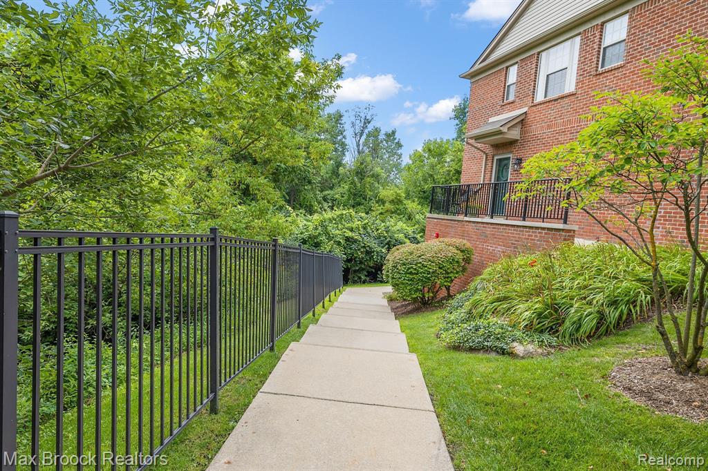 39634 Rockcrest Lane, Northville, MI 48168 — Photo 2