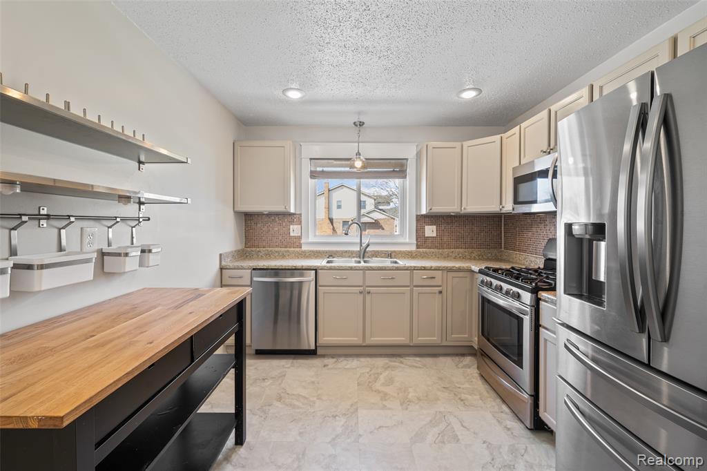 43685 Yorktown Street, Canton, MI 48188 — Photo 10