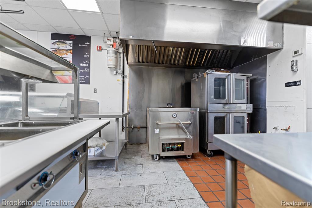 16645 W Warren Avenue, Detroit, MI, 48228