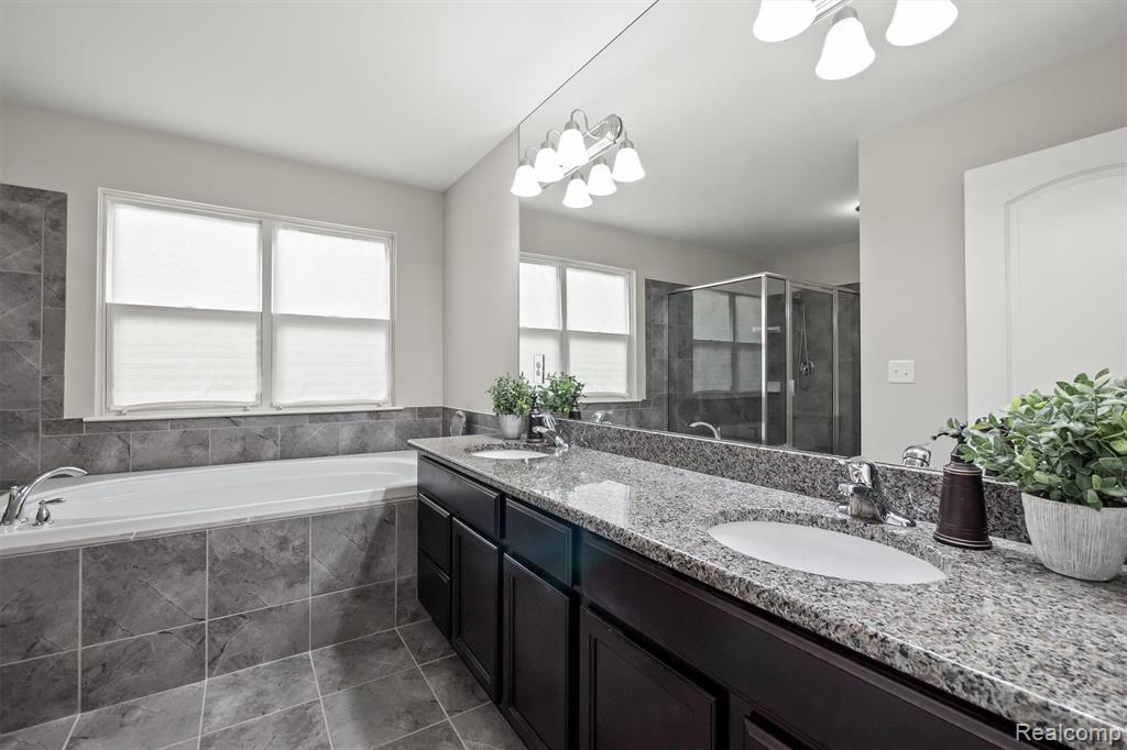 4882 E Stonegate Circle, Lake Orion, MI — Photo 27