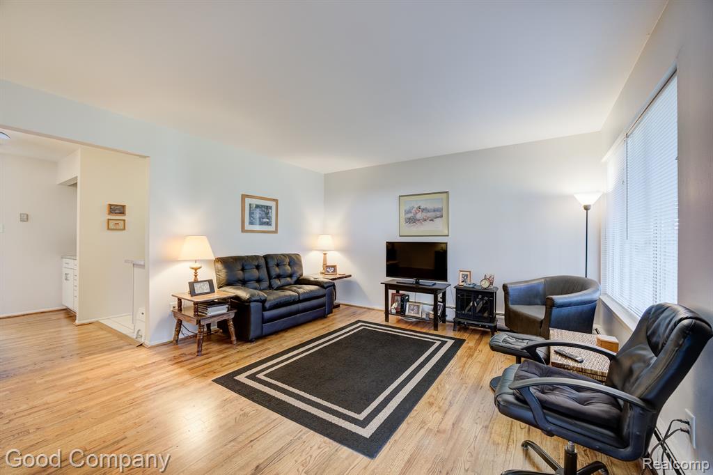 3421 HILLSIDE Drive, 4, Royal Oak, MI 48073 — Photo 2