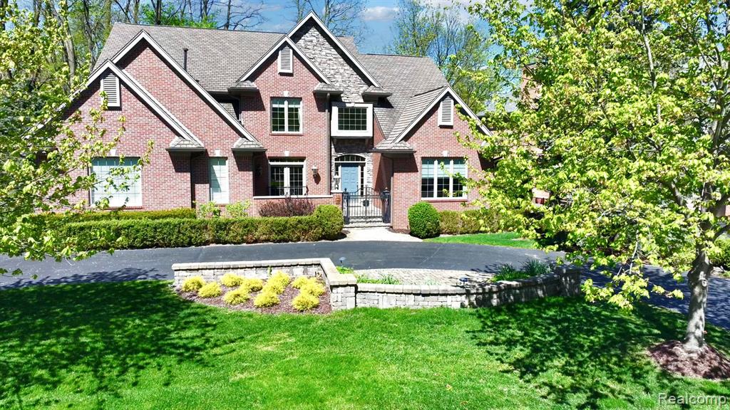 4502 Forest Edge Lane, West Bloomfield, MI 48323