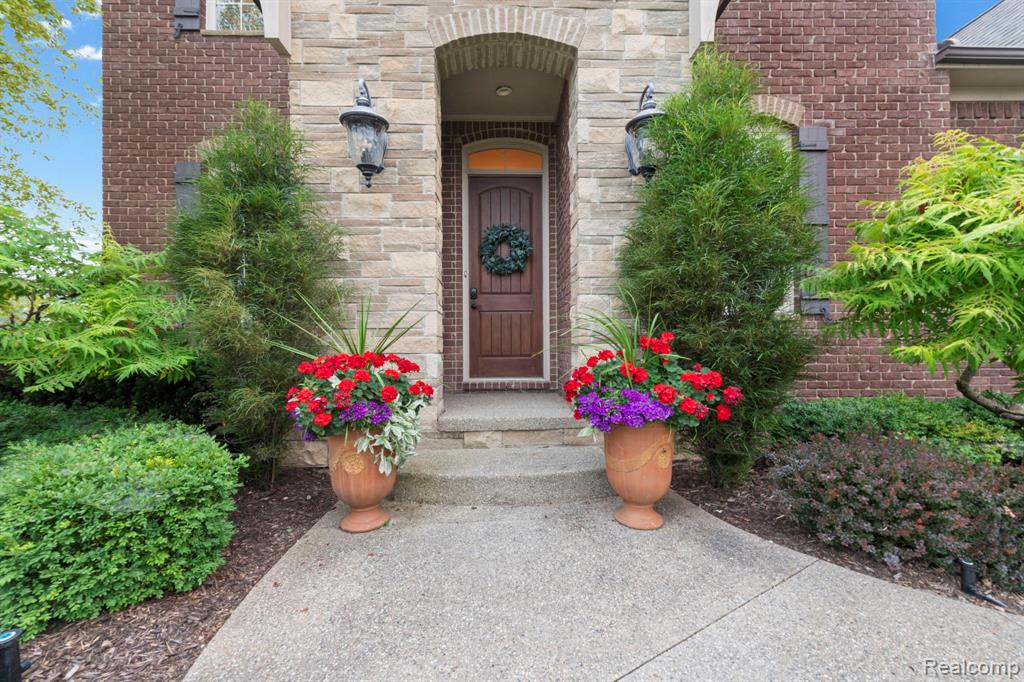 56555 Hartley Drive W, Shelby Twp, MI 48316 — Photo 2