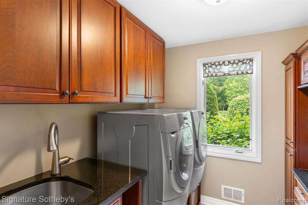 615 APPOLINE Court, Rochester, MI 48307 — Photo 23