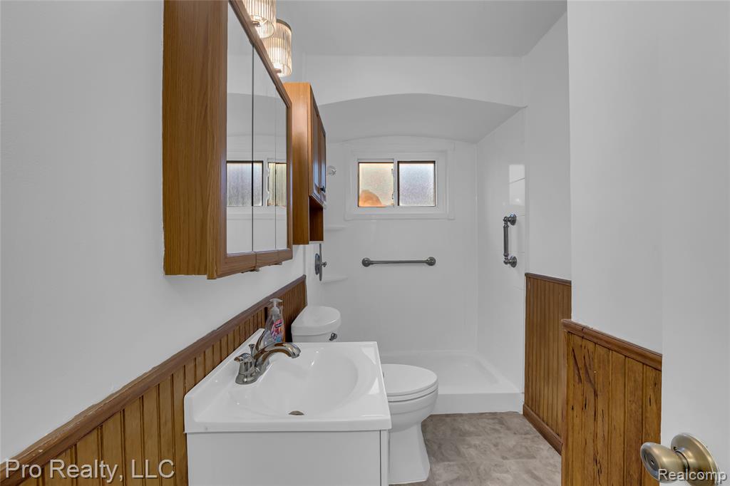650 CLEOPHUS Parkway, Lincoln Park, MI 48146 — Photo 17