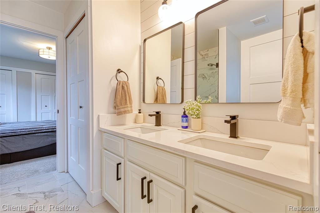 63605 Williamsburg, Washington, MI 48095 — Photo 37
