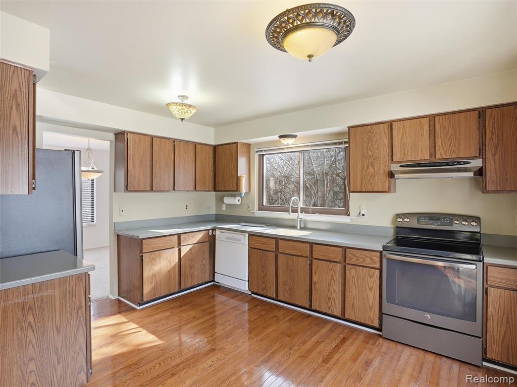 5585 Culpepper Drive, West Bloomfield, MI — Photo 9