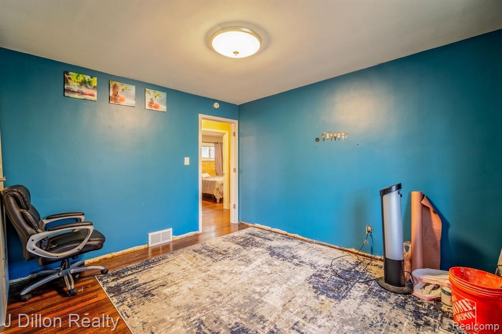 9371 MERRIMAN Road, Livonia, MI 48150 — Photo 37