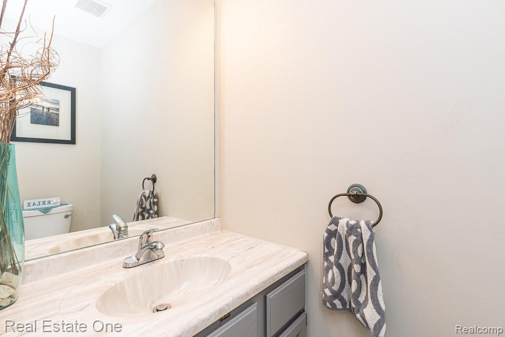 606 Whitney Drive, Rochester Hills, MI 48307 — Photo 20
