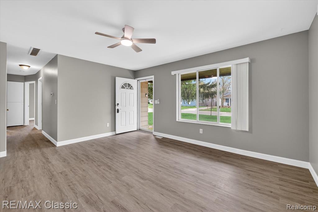 430 Sherwood Court, Holly, MI 48442 — Photo 8
