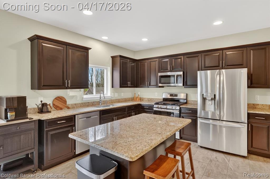 8314 Peninsula Circle, Grand Blanc, MI 48439 — Photo 17