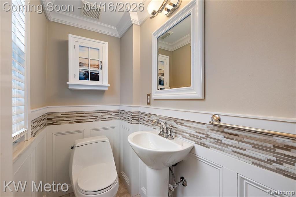 1904 Manchester Boulevard, Grosse Pointe Woods, MI 48236 — Photo 18
