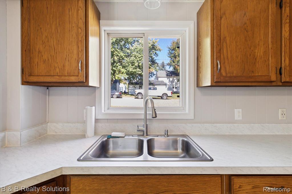 6685 BRUSH Street, North Branch, MI 48461 — Photo 9