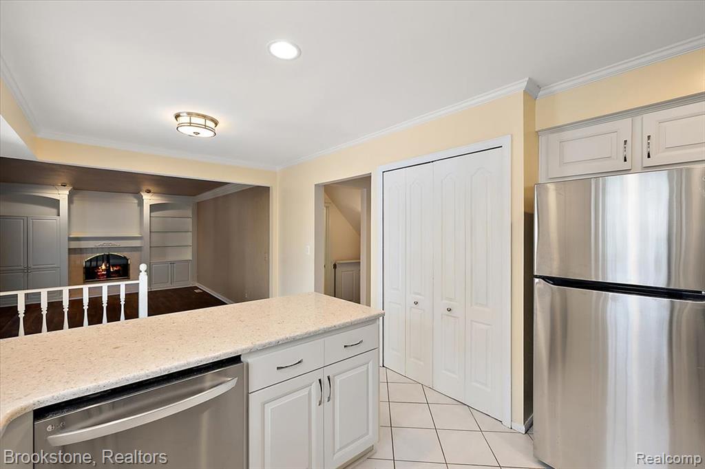 5138 Hale Drive, Troy, MI 48085 — Photo 15