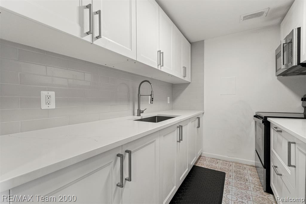 22700 GARRISON Street, 1105, Dearborn, MI 48124 — Photo 13