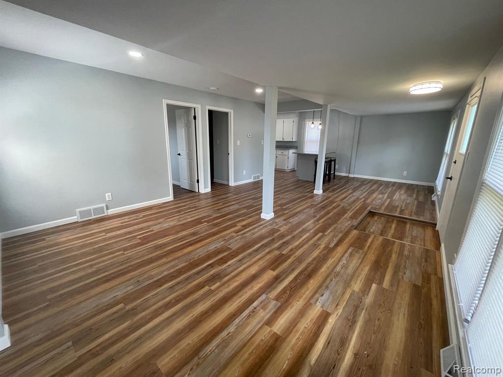29272 ADAMS Drive, Gibraltar, MI — Photo 6