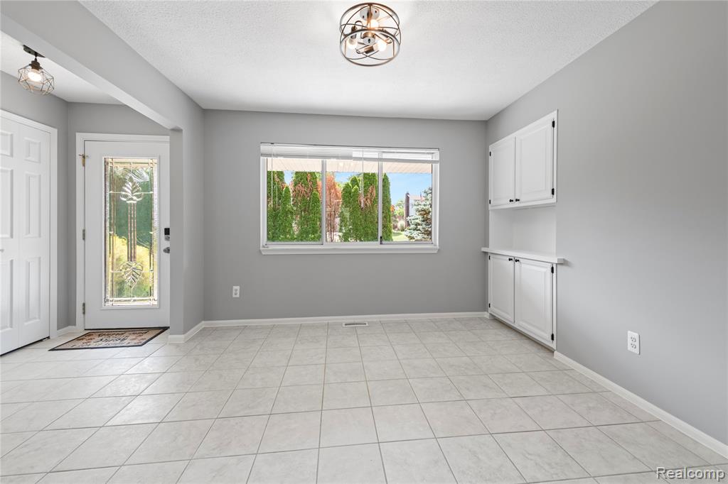 9662 Waterway Drive, Grosse Ile, MI 48138 — Photo 16