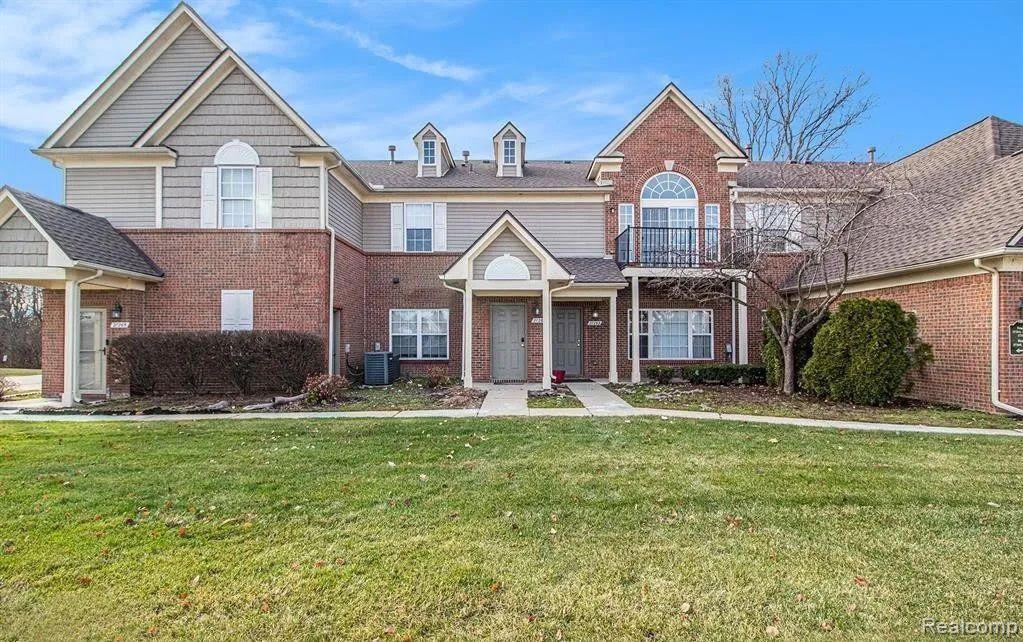 27261 HIDDEN OAKS Drive, Trenton, MI 48183 — front exterior
