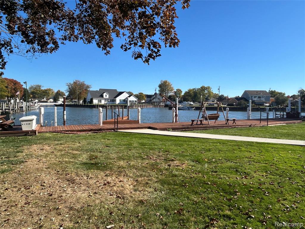 39520 Venetian Drive, Harrison Township, MI — Photo 3