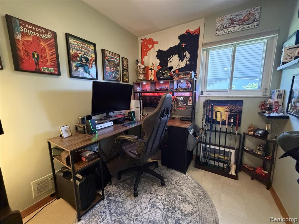 39540 Aynesley Street, Clinton Twp, MI 48038 — Photo 12
