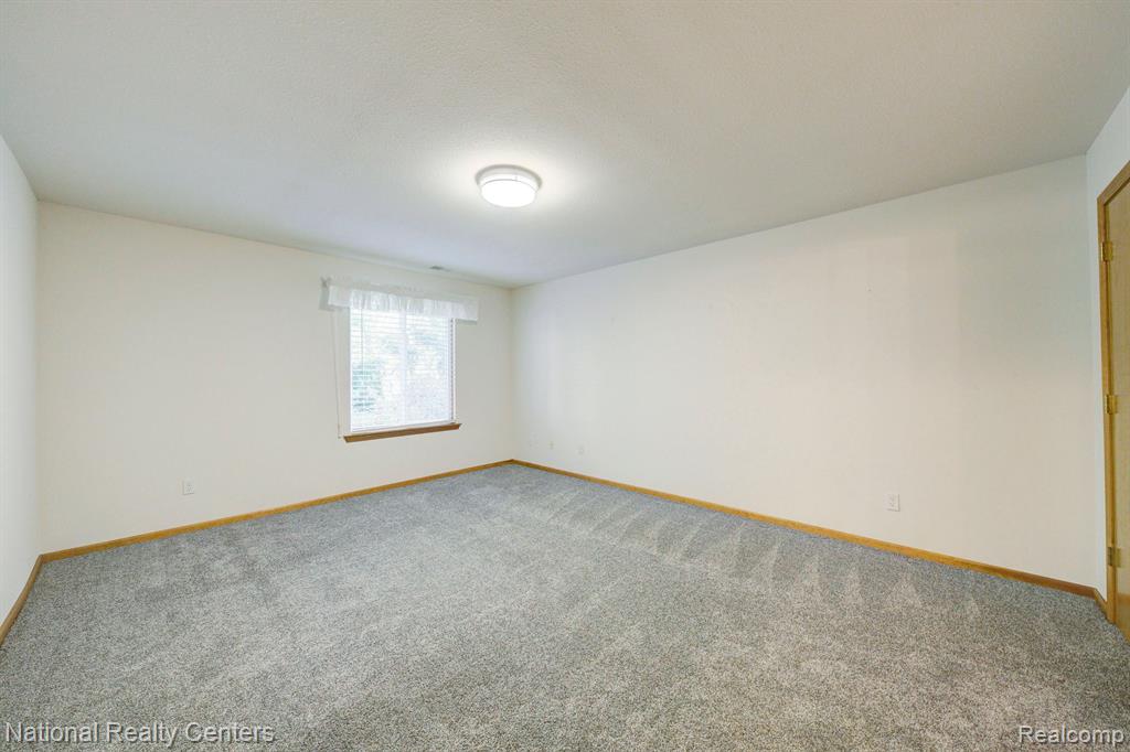 306 MARIGOLD Circle, Westland, MI — Photo 11