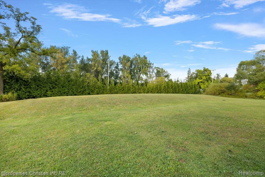 58 INGRAM Drive, Troy, MI 48098 — Photo 17