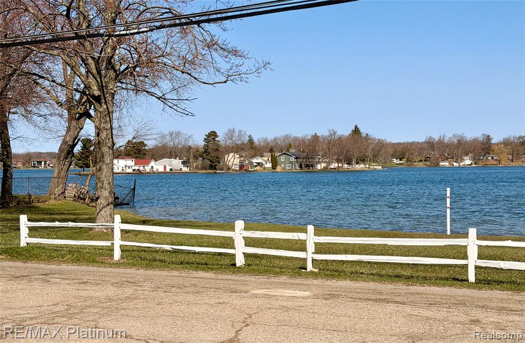 3426 Maple Ridge, Highland, MI 48356 — Photo 16