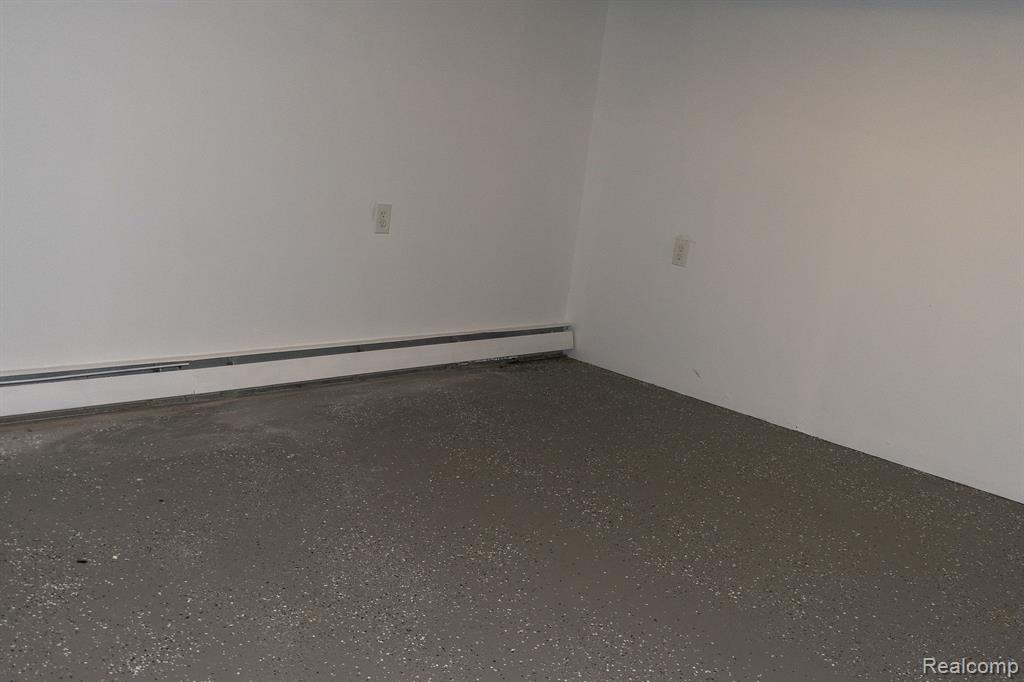 629 N VERMONT Avenue, Royal Oak, MI 48067 — Photo 16