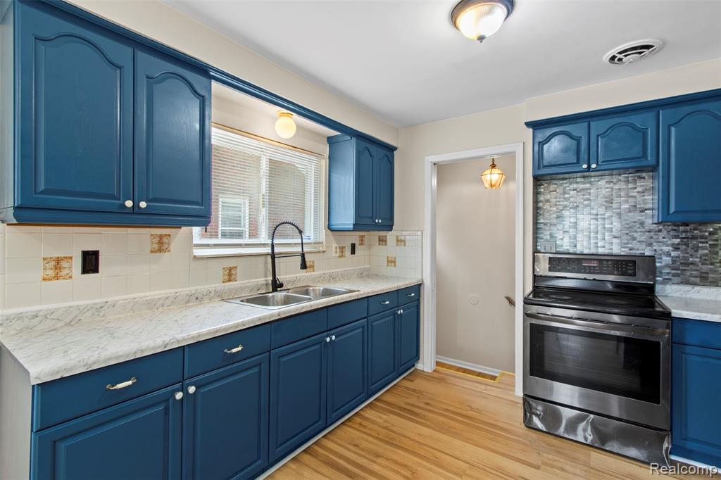 7235 Stout Street, Detroit, MI 48228 — Photo 12