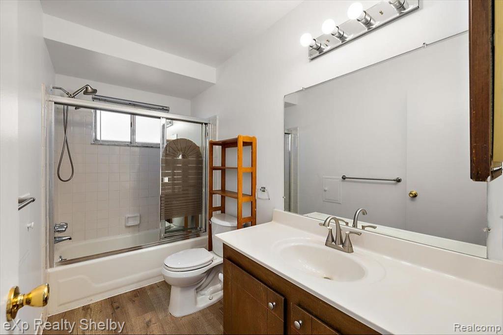 39622 UNIVERSITY Drive, Sterling Heights, MI 48310 — Photo 27