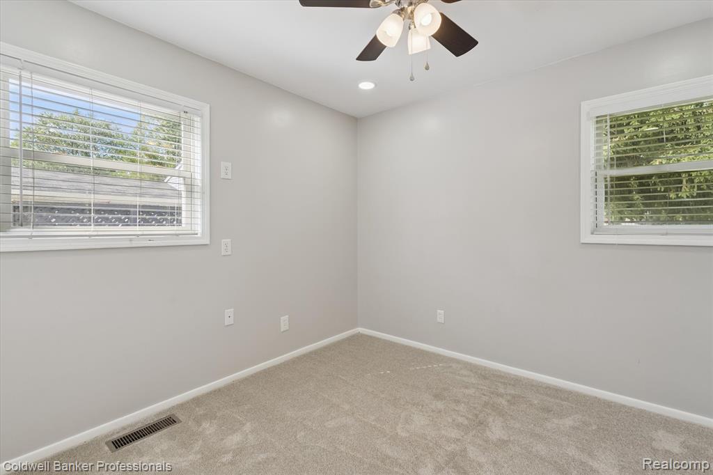 6314 Woodsdale Drive, Grand Blanc, MI 48439 — Photo 24