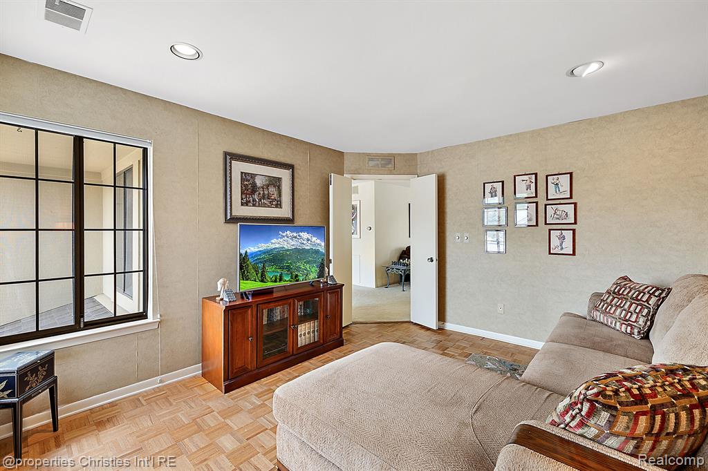 7460 PEBBLE Lane, West Bloomfield, MI — Photo 17