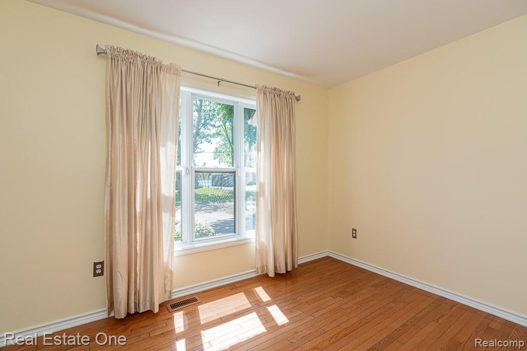 4833 Harding Avenue, Clarkston, MI — Photo 6