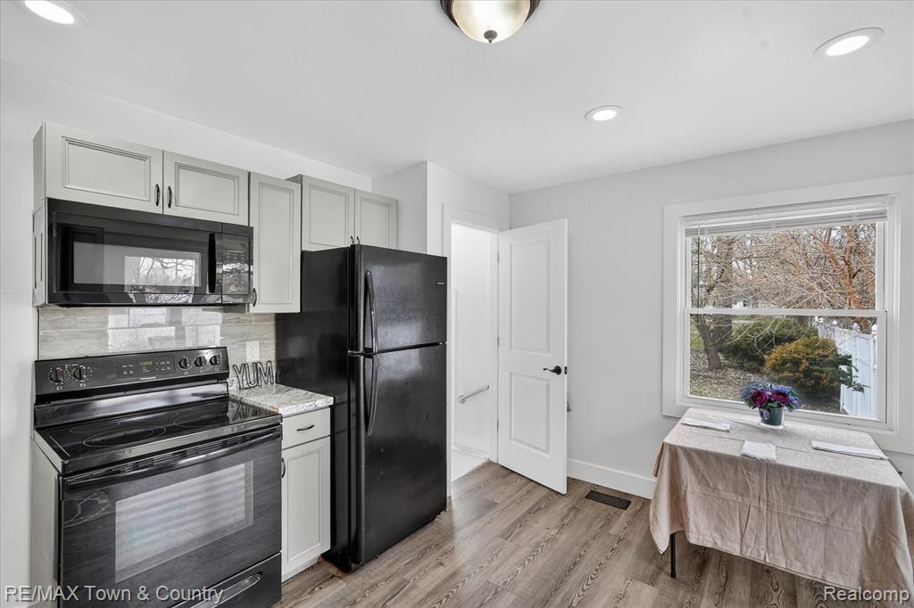 3384 Clement Street, Flint, MI 48504 — Photo 5