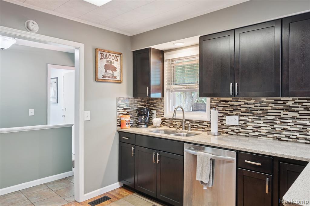 6524 Reilly Drive S, Gregory, MI 48137 — Photo 16