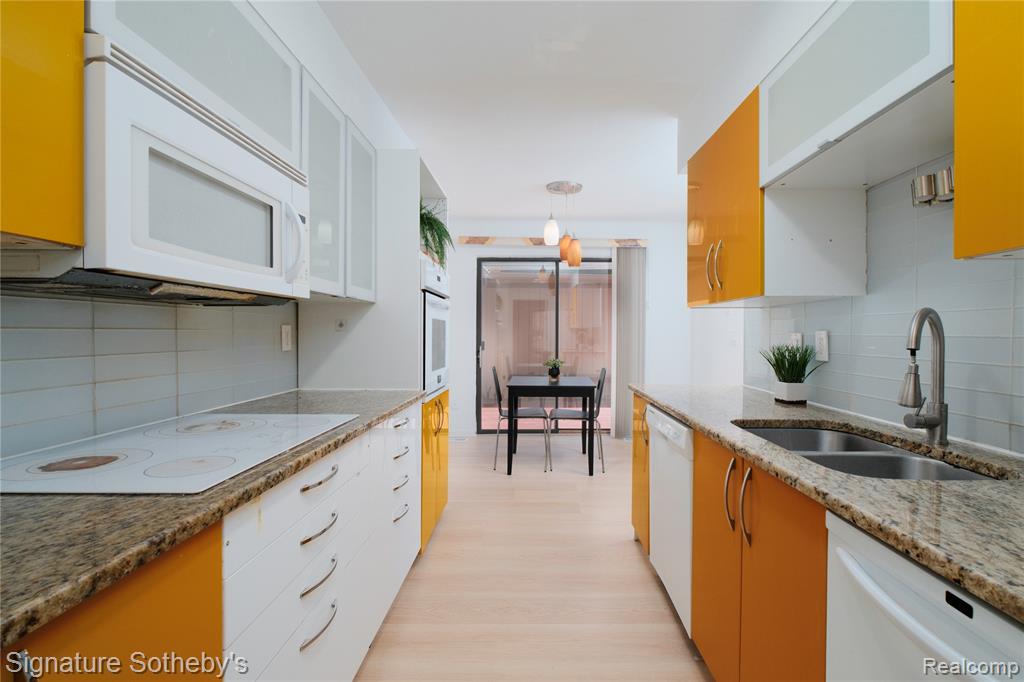 5188 W Richard Run, West Bloomfield, MI — Photo 12