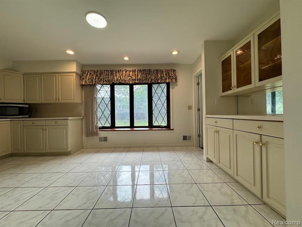 40250 Pinetree Drive, Plymouth, MI 48170 — Photo 13
