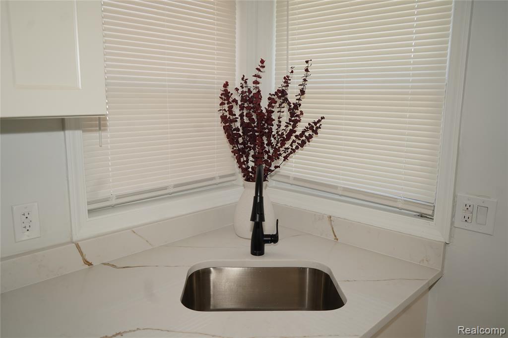 16047 W Chicago Street, Detroit, MI 48228 — Photo 3