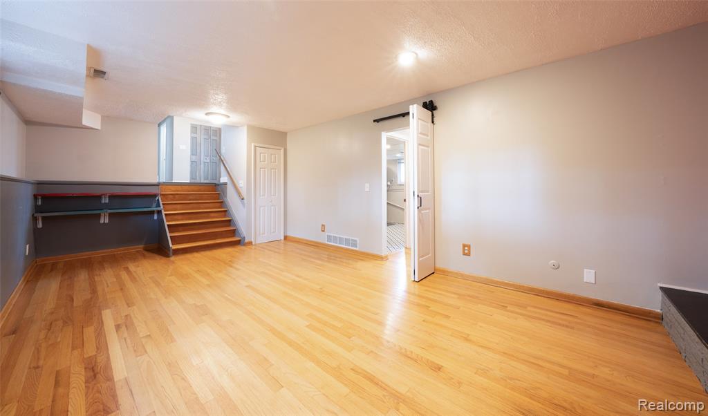 2880 Wareing Drive, Orion, MI — Photo 16