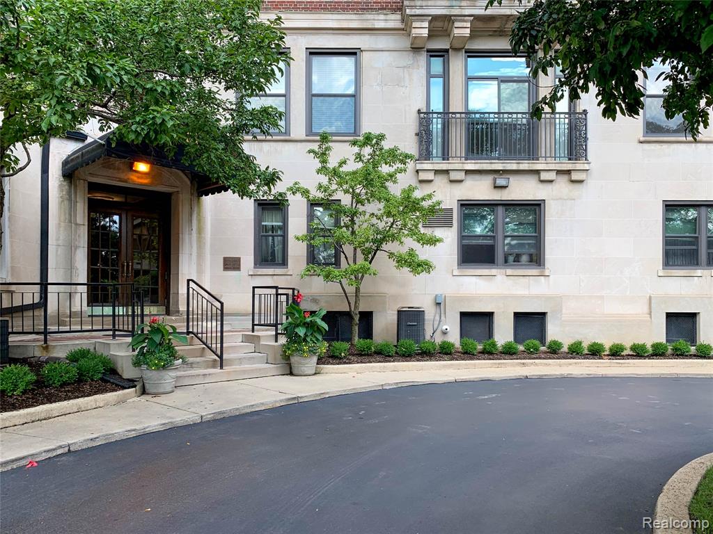 2900 E Jefferson Avenue - Photo 3