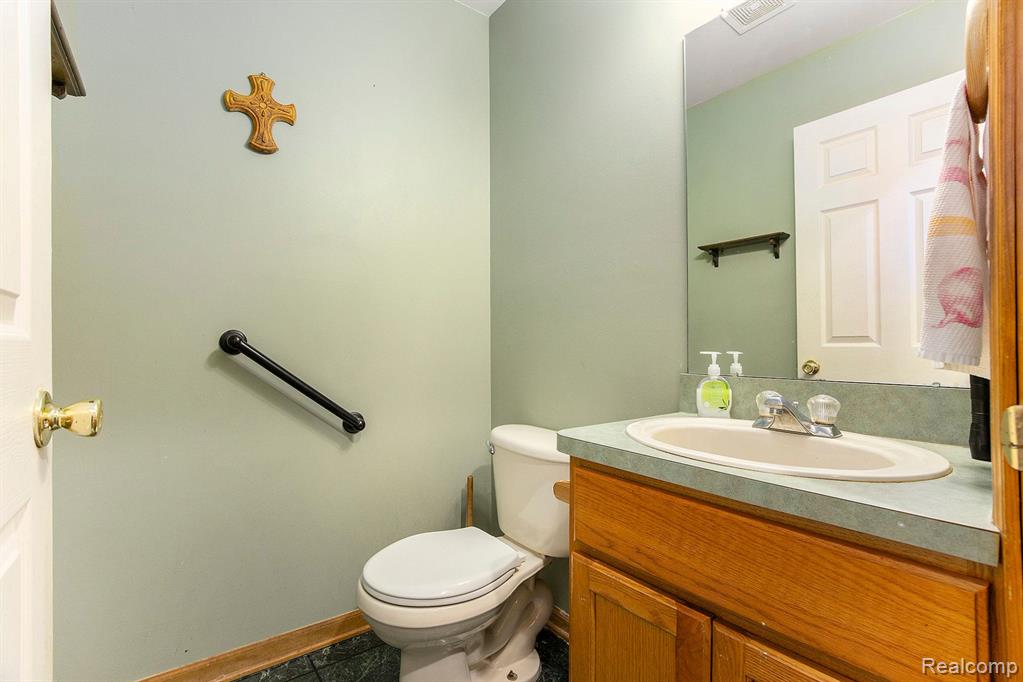 52644 CLEVELAND Street, New Baltimore, MI 48047 — Photo 21