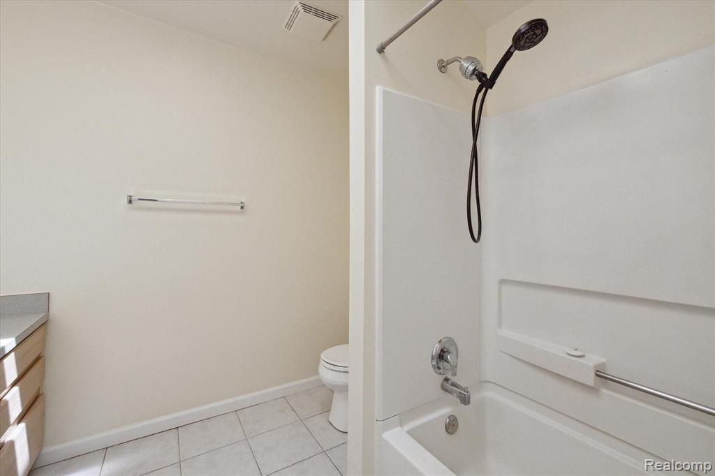 29399 GLEN OAKS Boulevard E, Farmington Hills, MI 48334 — Photo 28